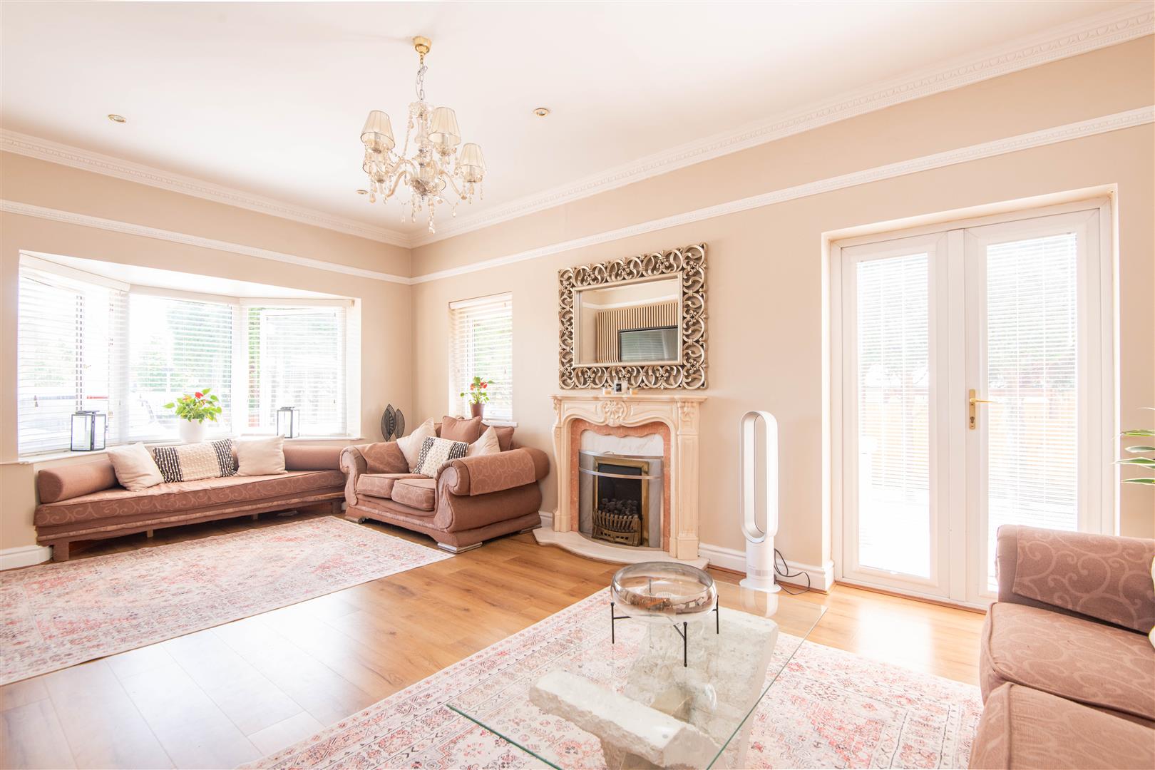 5 bed property in Wigan Road, Leyland